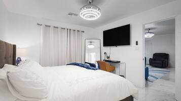 3 bedrooms, desk, iron/ironing board, travel crib