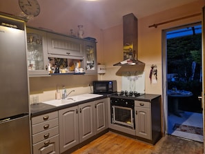 Frigorifero, microonde, forno, bollitore elettrico