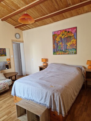 1 soverom, strykejern/-brett, wi-fi (inkludert) og sengetøy