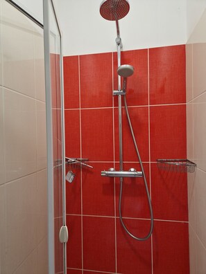 Shower, hair dryer, towels, soap - A cozy cocoon (Saint-Denis-d'Oléron)