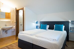 1 slaapkamer, een strijkplank/strijkijzer, gratis wifi, beddengoed
