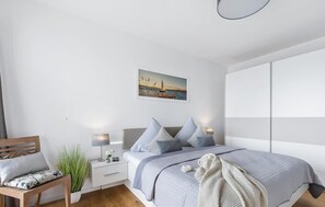 2 slaapkamers, een strijkplank/strijkijzer, reisbedje, gratis wifi