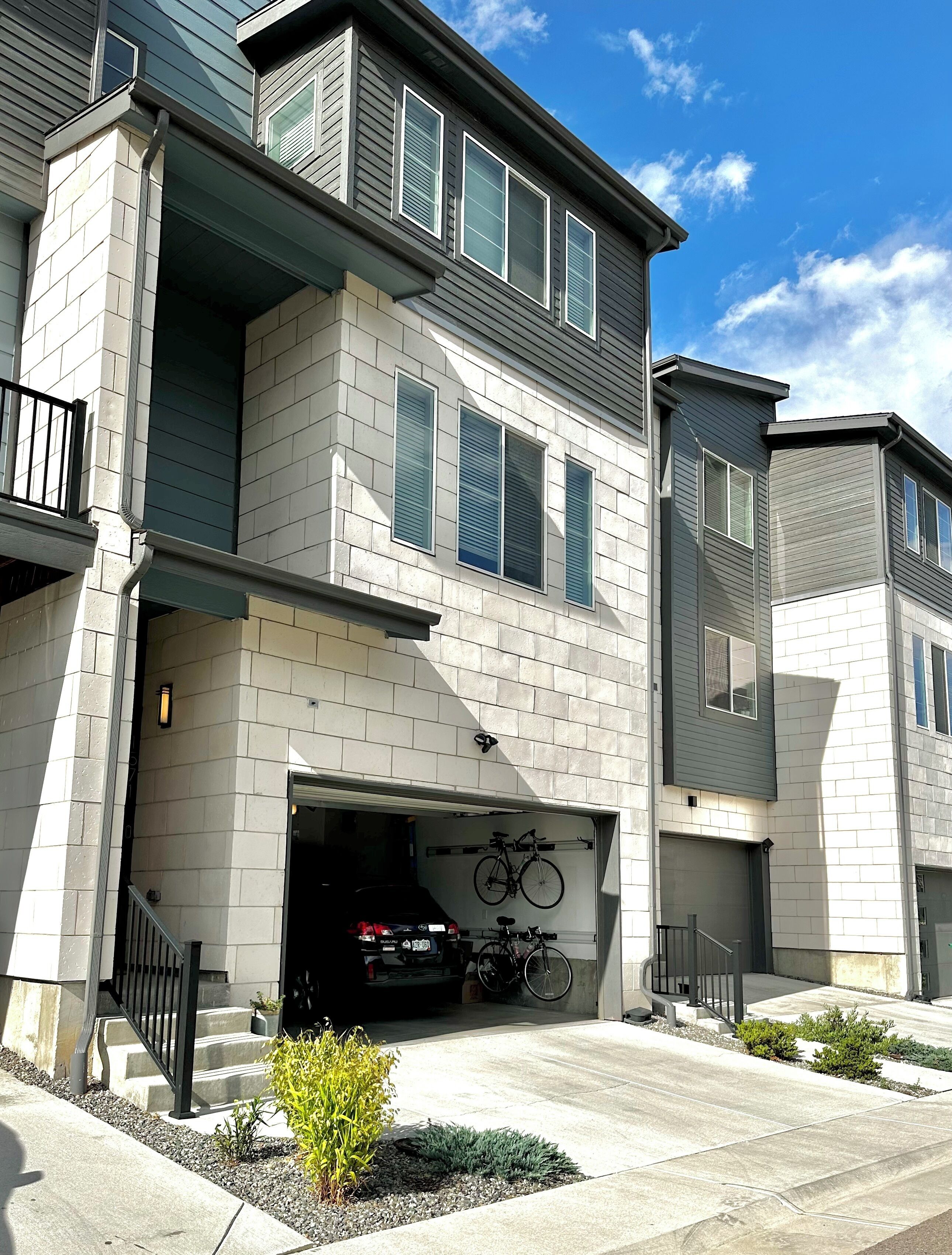 Luxury fully stocked townhouse near Denver/Boulder/Federal Center and mountains!
