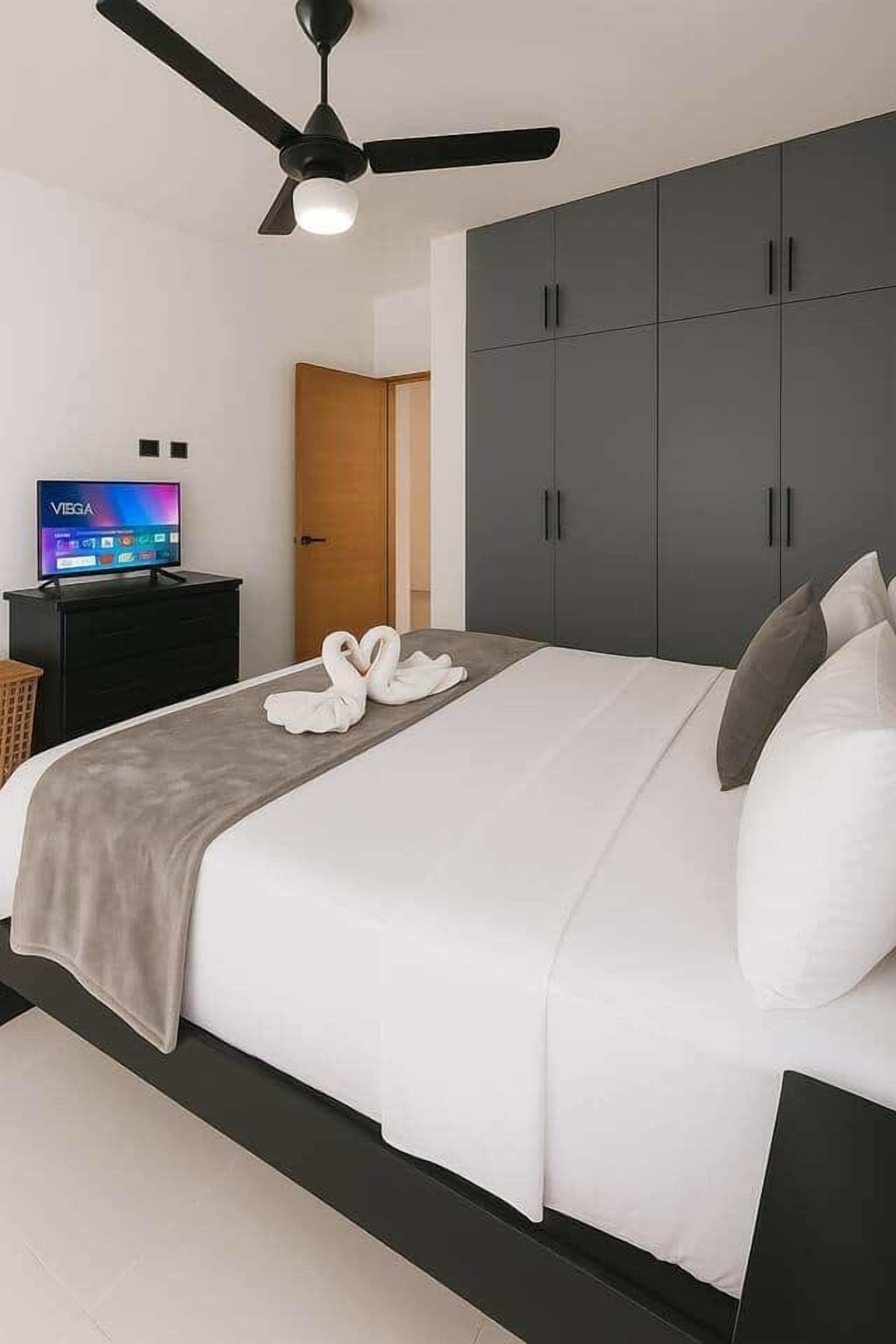 2 bedrooms, in-room safe, iron/ironing board, free WiFi