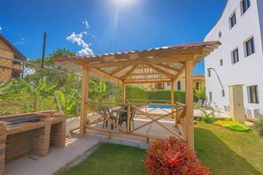 Outdoor dining - Spacious Apartment w/ Secure Private Parking (Puerto Plata)