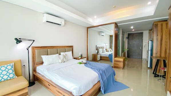 Deluxe Studio | Desk, free WiFi