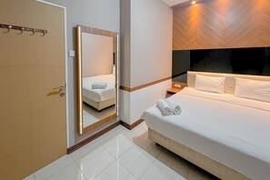 Deluxe Apartment | 1 bedroom, desk, free WiFi - Best Price And Good Location 1Br At Bale Hinggil Apartment (Surabaya)