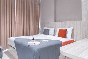 Deluxe Studio | Desk, free WiFi - Good Place And Cozy Studio At Brooklyn Alam Sutera Apartment (South Tangerang)