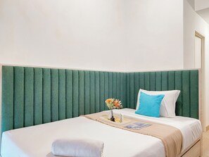 Deluxe Studio | Desk, free WiFi - Serene Living Studio Tokyo Riverside Pik 2 Apartment (Teluknaga)