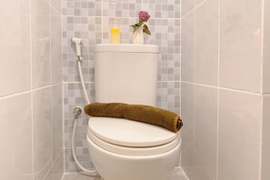 Bathroom - Restfull Studio At Tokyo Riverside Pik 2 Apartment (Teluknaga)