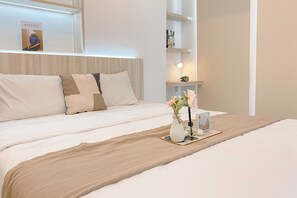 Desk, free WiFi - Restfull Studio At Tokyo Riverside Pik 2 Apartment (Teluknaga)