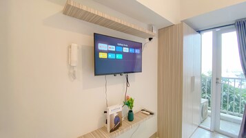 Deluxe Studio | Desk, free WiFi