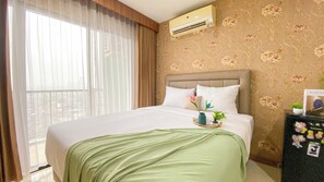 Deluxe Studio | Desk, free WiFi - Good And Homey Studio At Cervino Village Casablanca Apartment (Jakarta)