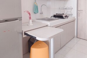 Deluxe-Studio | Eigene Küche | Großer Kühlschrank, Herdplatte