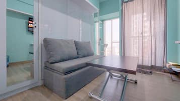 Deluxe Studio | Living area