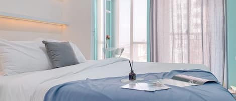 Deluxe Studio | Desk, free WiFi