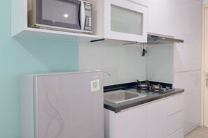 Deluxe Studio | Private kitchen | Fridge, stovetop - Good Place Studio Apartment M-Town Residence Near Summarecon Mall (Gading Serpong)