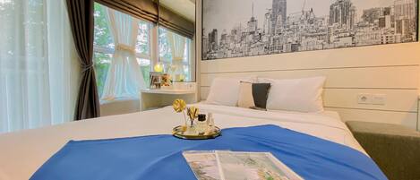 Deluxe Studio | Desk, free WiFi