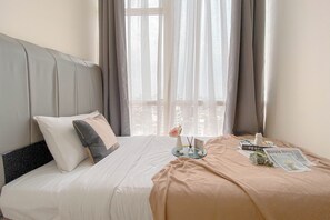 2 bedrooms, desk, free WiFi - Elegant And Nice 2Br At Menteng Park Apartment (Jakarta)