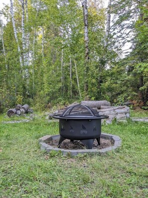 Property grounds - Birchforest Bungalow (Victoria Beach)