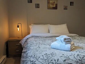 3 bedrooms, WiFi, bed sheets - Birchforest Bungalow (Victoria Beach)