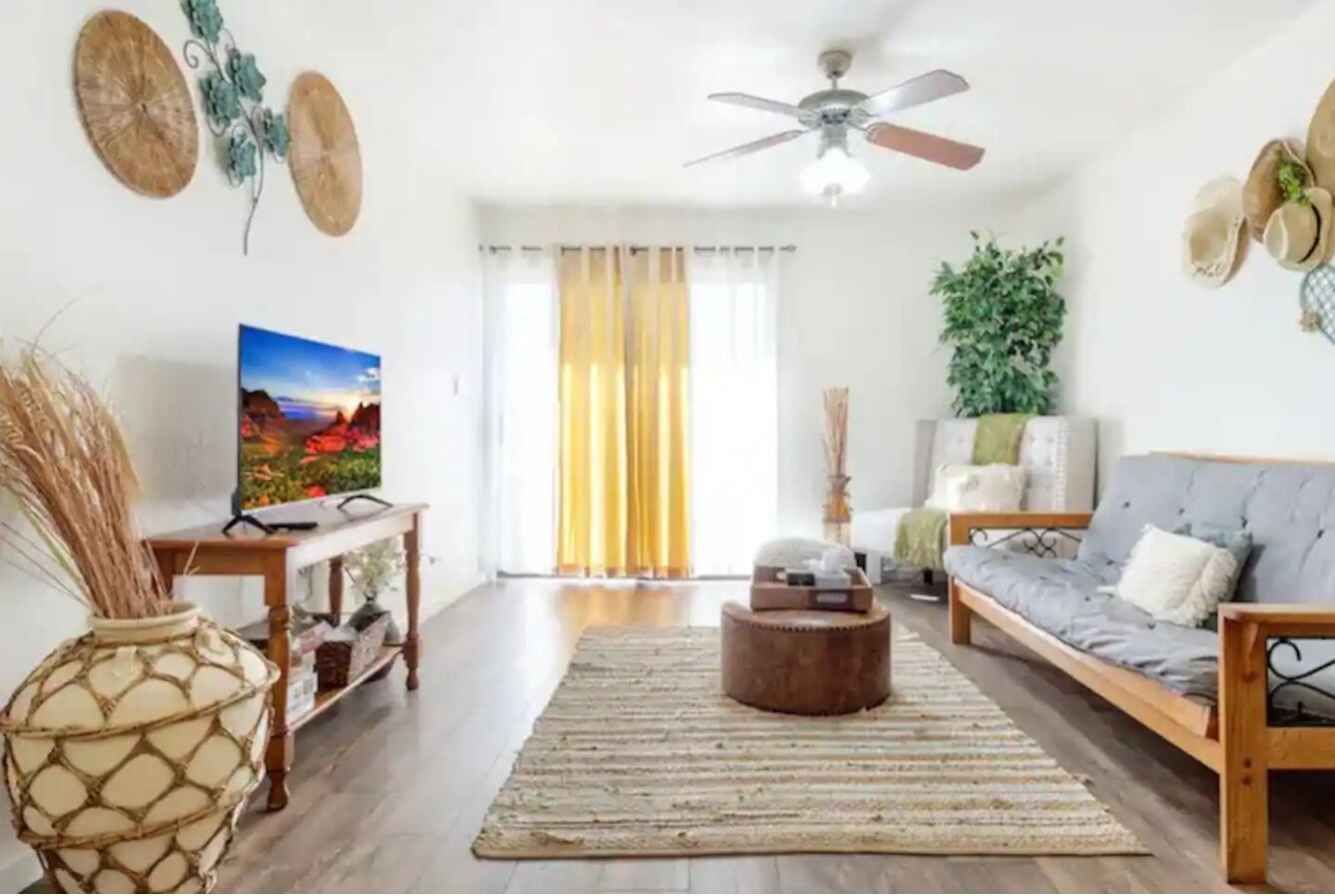 2BR Cozy Condo w/ Pool ~ Near Old Town & Golf