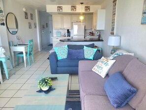 Smart TV, books - **"Beachside Bliss: Ocean Views & Endless Fun in Daytona!"** (Daytona Beach)