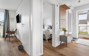 2 quartos, ferros/tábuas de passar roupa, berço de viagem