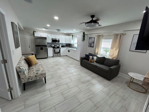 Charming 3-bedroom house with AC and WiFi in fabulous Tampa