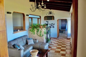 Interior - Vista Hermosa-Views above San Jose-20 mins to SJO (Alajuela)