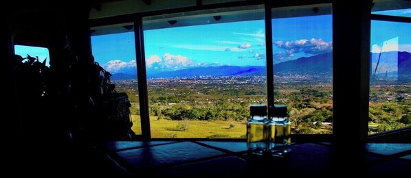 Interior - Vista Hermosa-Views above San Jose-20 mins to SJO (Alajuela)