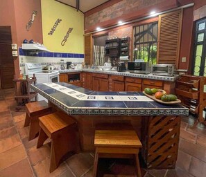 Fridge, microwave, oven, stovetop - ¡Casa Pura Vida! Summ (Orotina)