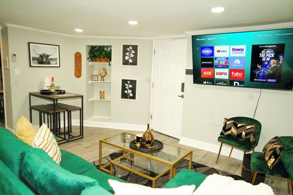 Interior - Modern 1BEDROOM W/Free Parking ★ Pet Friendly ★ Close to Metro (Washington)