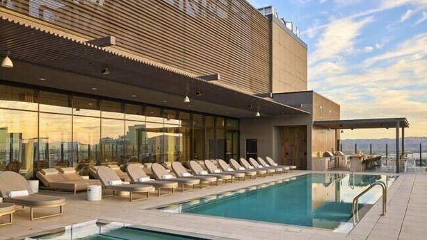 A rooftop pool with lounge chairs and a city view. - Central Studio | Pool/Spa/Hottub | Close to Shops & Parks (Phoenix)