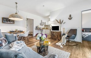 2 bedrooms, iron/ironing board, travel cot, free WiFi - Pet friendly apartment in Olpenitz (Olpenitz)