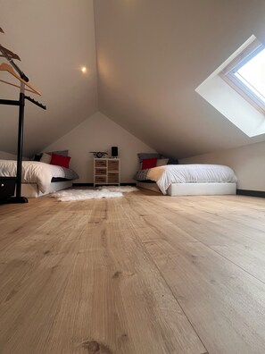 1 bedroom, iron/ironing board, WiFi, bed sheets - Escape to the heart of Avranches near Mont Saint Michel  (Avranches)