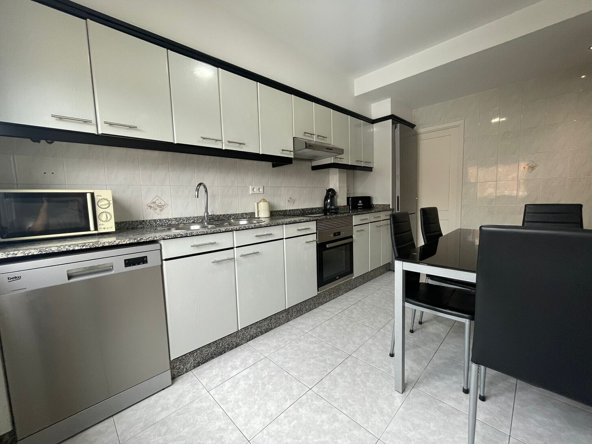 冷蔵庫、電子レンジ、オーブン、食器洗い機