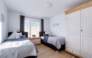 2 bedrooms, iron/ironing board, travel crib, free WiFi - Beach front apartment in Olpenitz (Olpenitz)