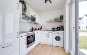 Fridge, microwave, oven, stovetop - Beach front apartment in Olpenitz (Olpenitz)