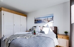 2 bedrooms, iron/ironing board, travel cot, free WiFi - Beach front apartment in Olpenitz (Olpenitz)