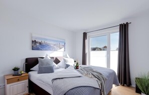 2 bedrooms, iron/ironing board, travel crib, free WiFi - Beach front apartment in Olpenitz (Olpenitz)