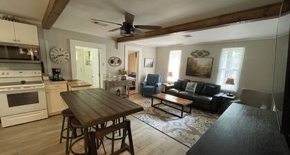 Fisherman's Flat Cozy 3-bedroom cabin short walk to water at Cypress Cove