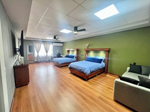 1 habitación, tabla de planchar con plancha, wifi y ropa de cama