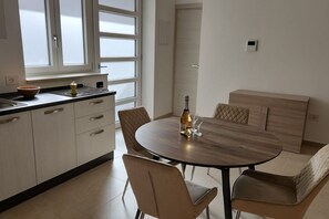 Dining - GuestHost - Door 29 - Int. 04 Apartment (Trani)