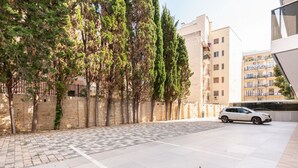المنطقة المحيطة بالمنشأة