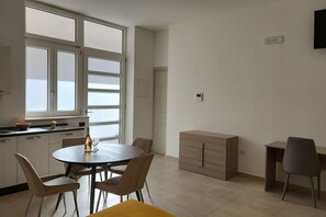 Dining - GuestHost - Door 29 - Int. 04 Apartment (Trani)