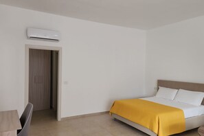 1 bedroom, iron/ironing board, WiFi, bed sheets - GuestHost - Cozy 36 sqm apartment in Trani, ideal for 2 people. Located on the ground floor, it includes a reserved outdoor parking space. Just a short walk from the center of Trani, it offers easy access to all the main attractions. Trani is a charming  (Trani)