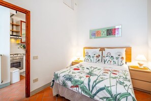 1 bedroom, iron/ironing board, WiFi, bed sheets - GuestHost - Cozy and quiet apartment of 60 sqm, for 4 people, located on the 1st floor of a building (no elevator). The property is located near Piazza Dalmazia, from where the tram leaves to reach in a few minutes the Santa Maria Novella Station and the (Florence)