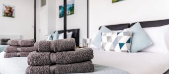 1-min walk to High St, 3-min to Mumbles beach