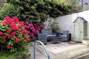 Terrace/patio - 1-min walk to High St, 3-min to Mumbles beach (Mumbles)